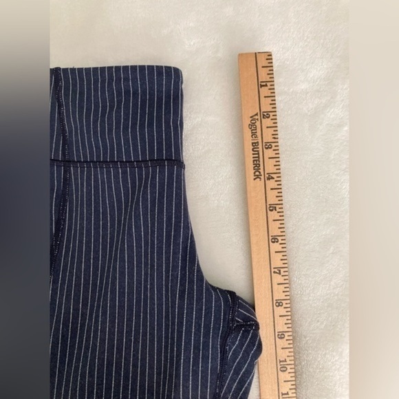 Lululemon Gather & Crow Crop pants size M - Picture 5 of 6